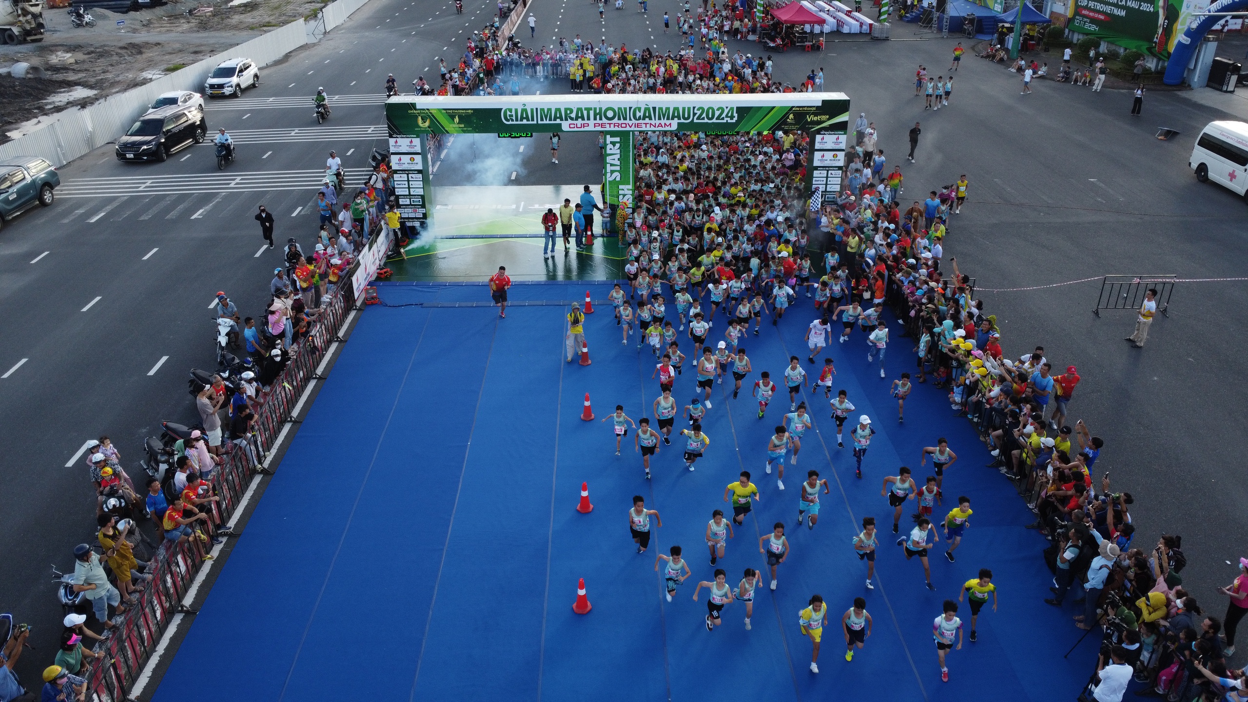 Hơn 6.000 VĐV tranh tài tại giải Marathon Cà Mau 2024- Ảnh 1.