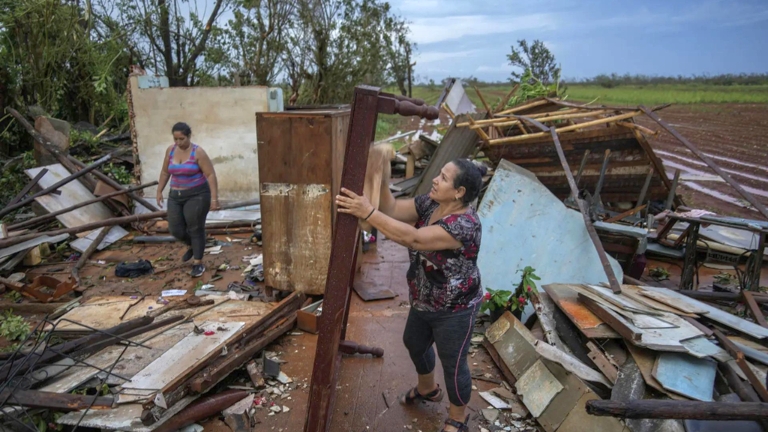 Vừa chịu 2 siêu bão, Cuba tiếp tục hứng động đất kép- Ảnh 1. Vừa chịu 2 siêu bão, Cuba tiếp tục hứng động đất kép- Ảnh 1.