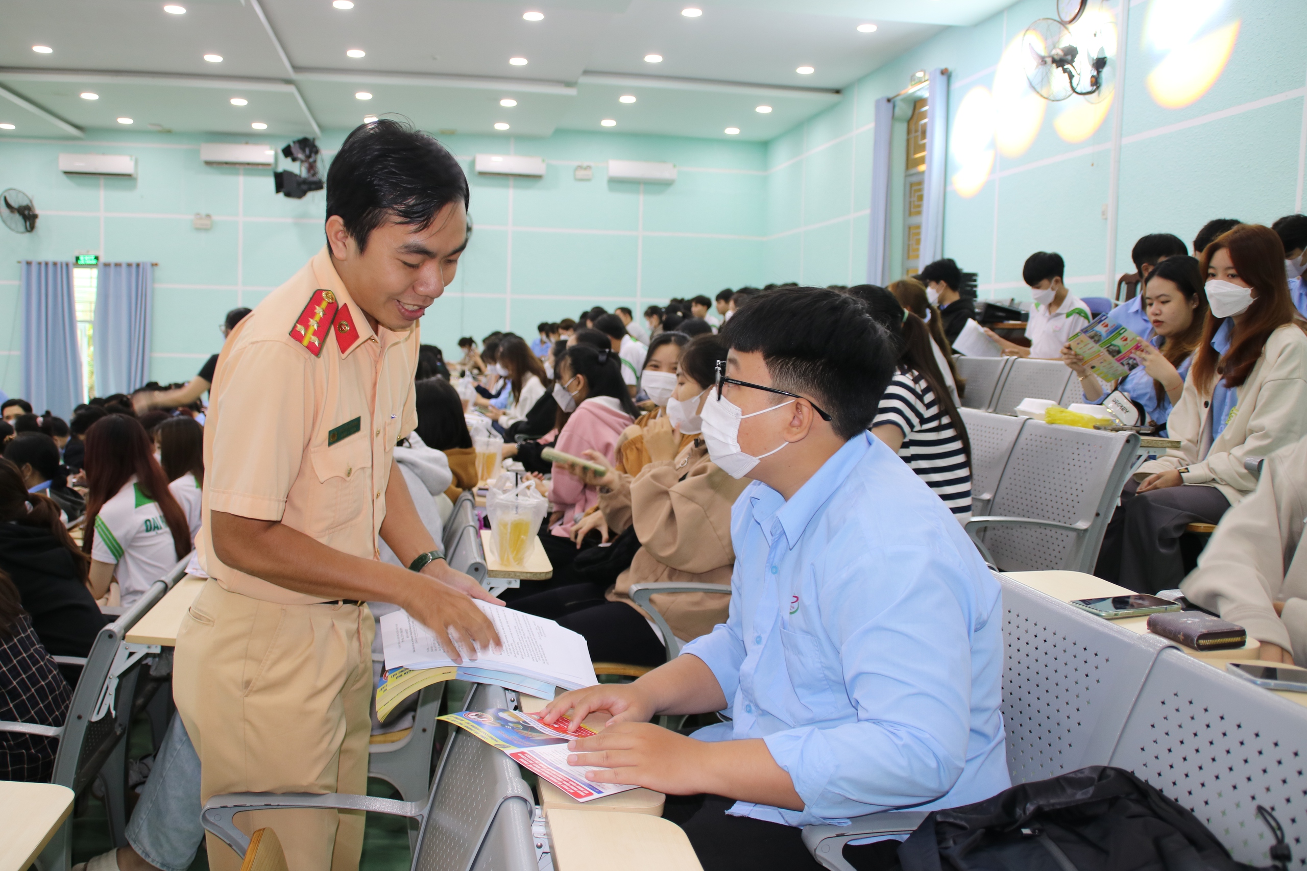 Cần Thơ: Nhiều hoạt động hưởng ứng Ngày thế giới tưởng niệm nạn nhân tử vong do TNGT- Ảnh 2.