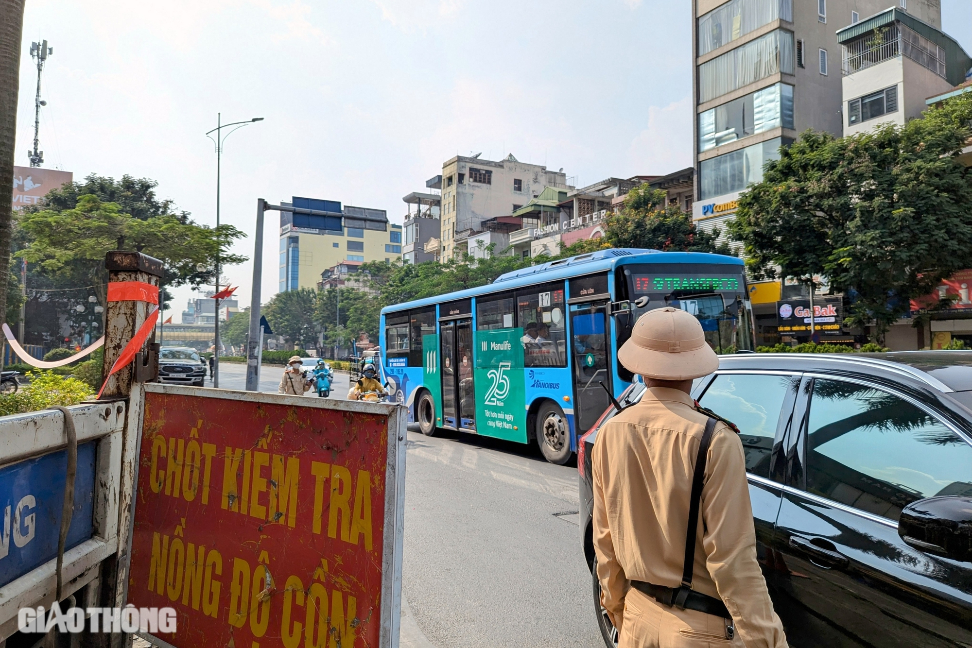 Nể con cháu mời rượu, ông lão 70 tuổi bị tước bằng lái, tạm giữ xe máy trên đường về nhà- Ảnh 1.