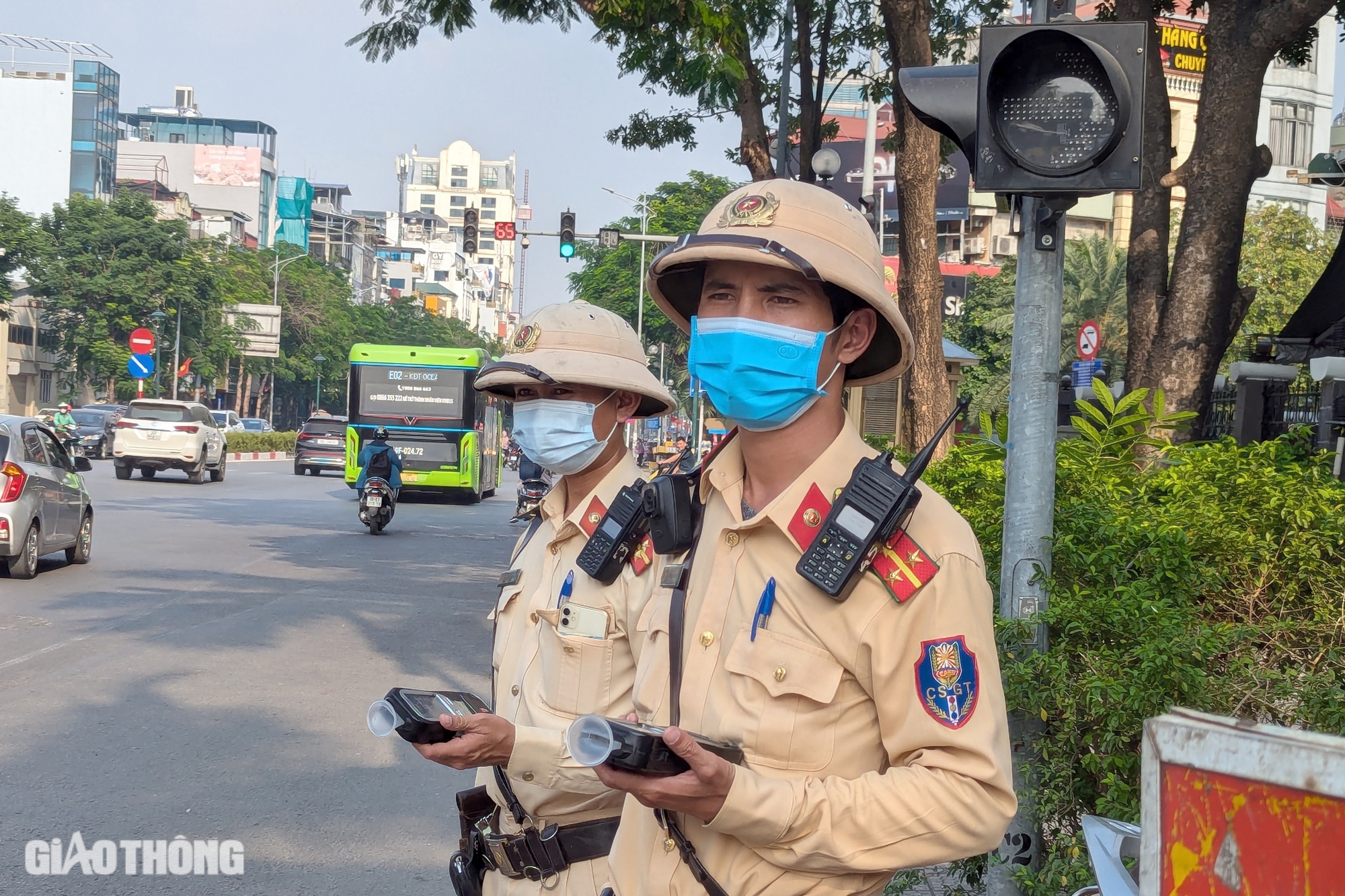 Nể con cháu mời rượu, ông lão 70 tuổi bị tước bằng lái, tạm giữ xe máy trên đường về nhà- Ảnh 9.