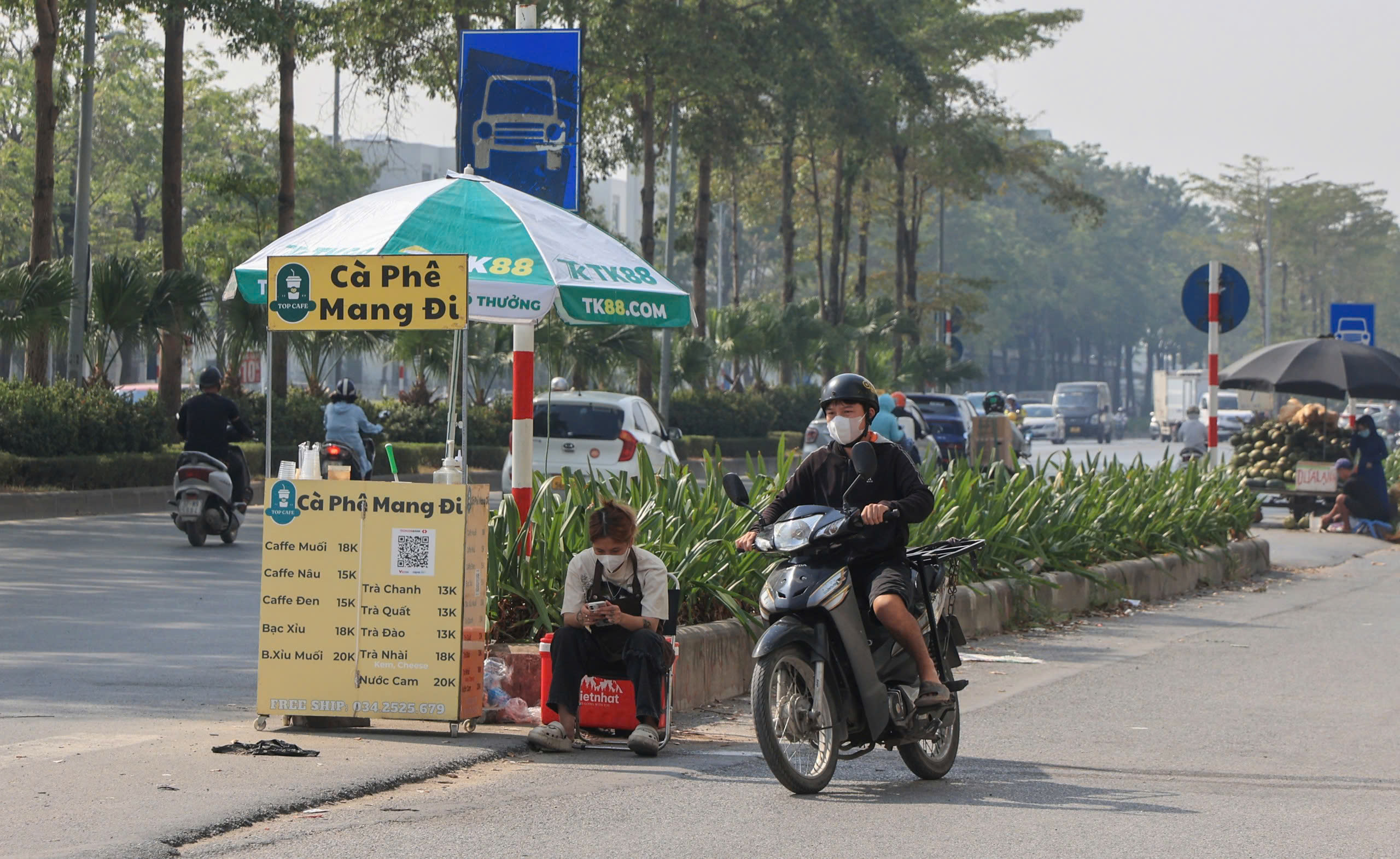 Hà Nội: Rác thải bủa vây, hàng rong chiếm dụng vỉa hè đường Phạm Tu- Ảnh 11.