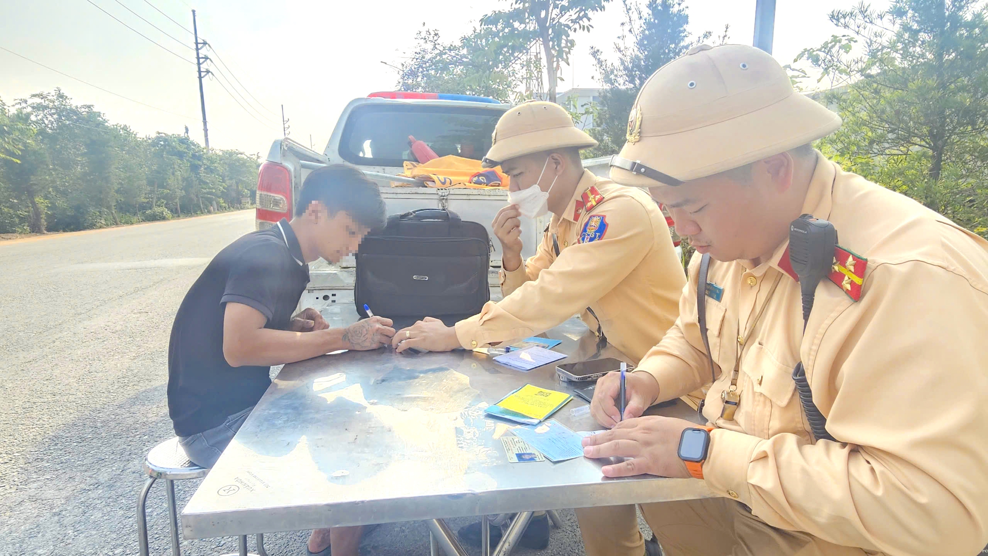 Tăng cường xử lý xe quá tải tại đường huyện sau phản ánh của Báo Giao thông- Ảnh 3. Tăng cường xử lý xe quá tải tại đường huyện sau phản ánh của Báo Giao thông- Ảnh 3.