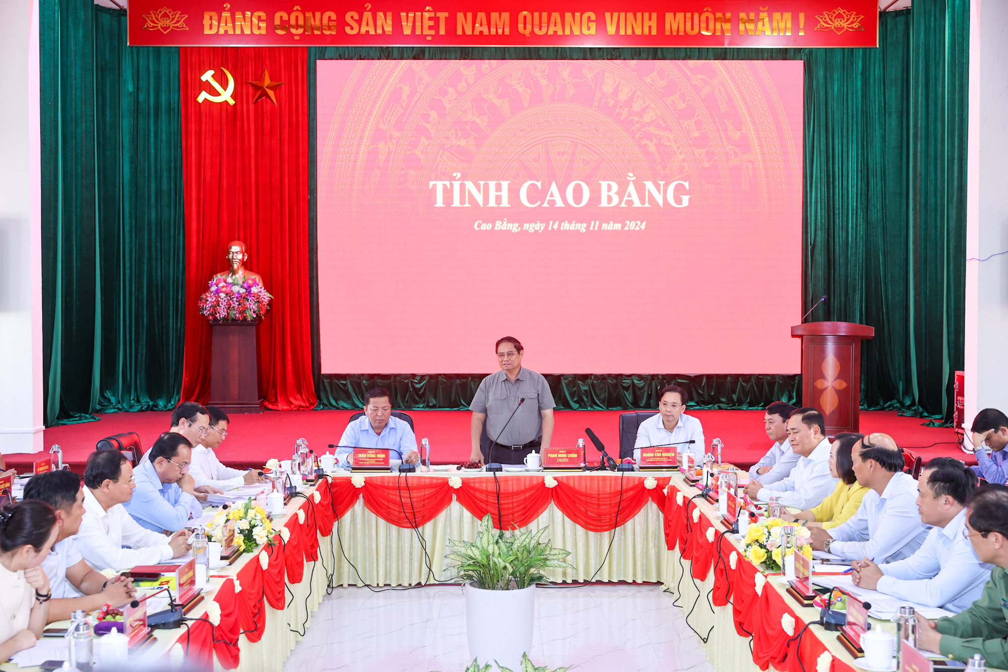 Thủ tướng: Hoàn thành 2 tuyến cao tốc tại Cao Bằng - Lạng Sơn ngay trong 2025- Ảnh 4.