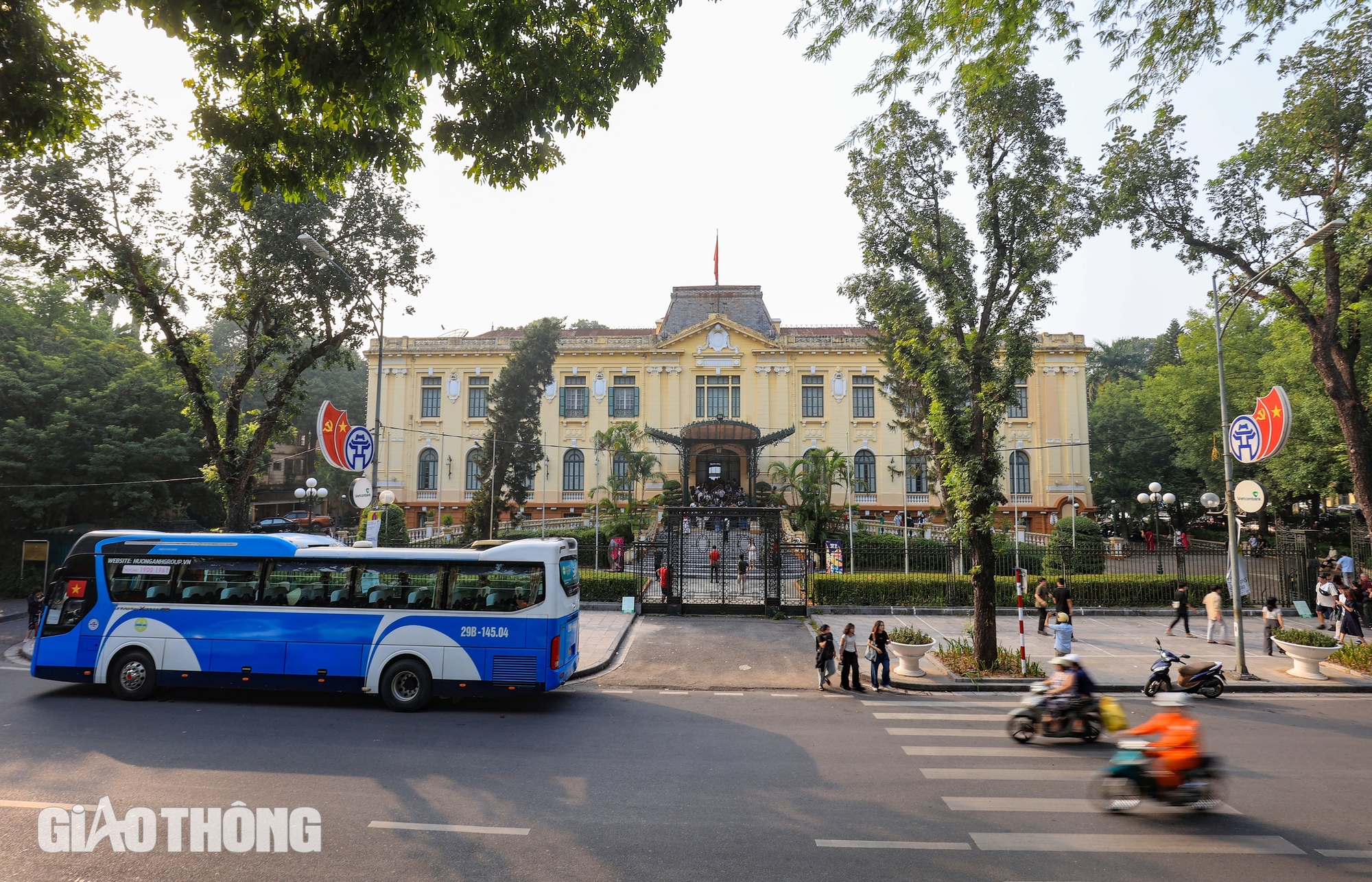 Bắc Bộ Phủ, Đại học Tổng hợp Hà Nội "gây sốt" khi mở cửa đón khách- Ảnh 1.