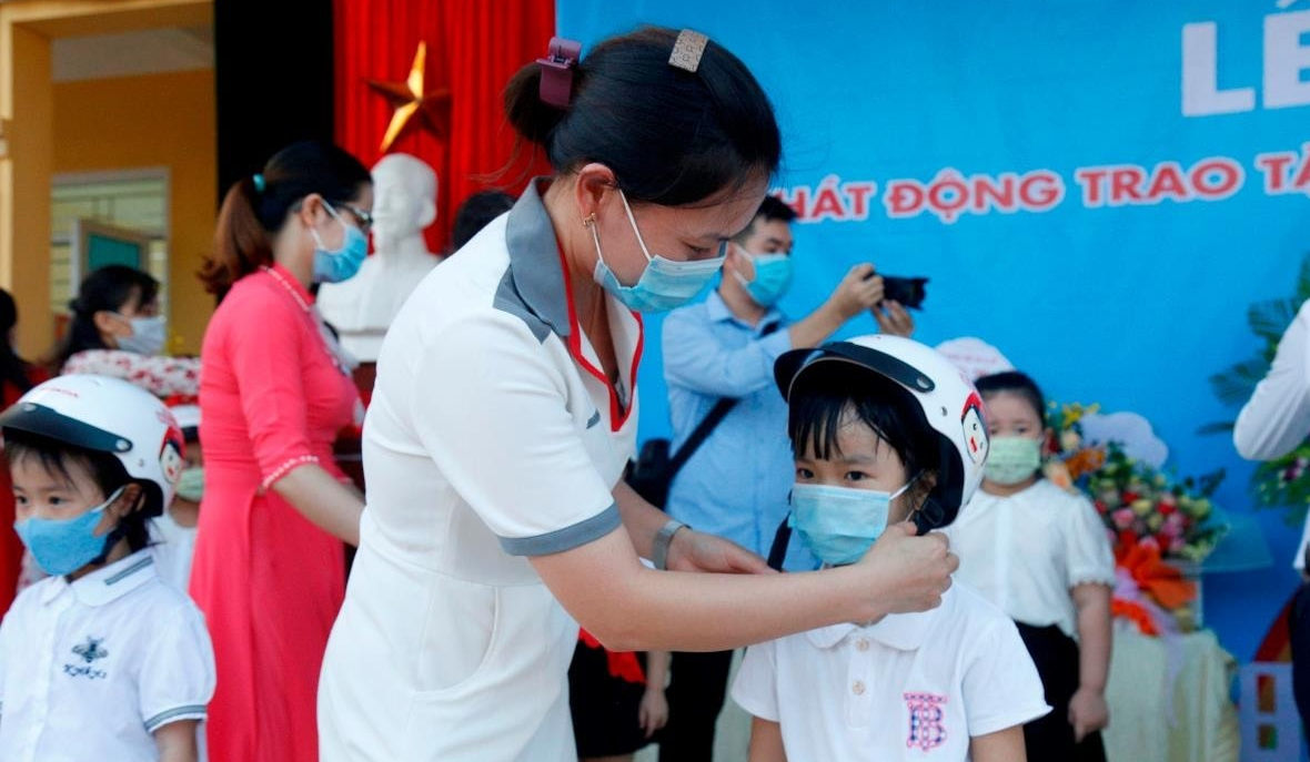 Hải Dương: Hiệu quả mô hình phụ nữ vận động gia đình đội mũ bảo hiểm- Ảnh 1.