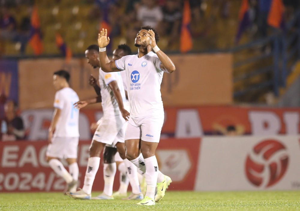 Sao nhập tịch lỡ hẹn AFF Cup “soán ngôi” Tiến Linh ở V-League- Ảnh 1.