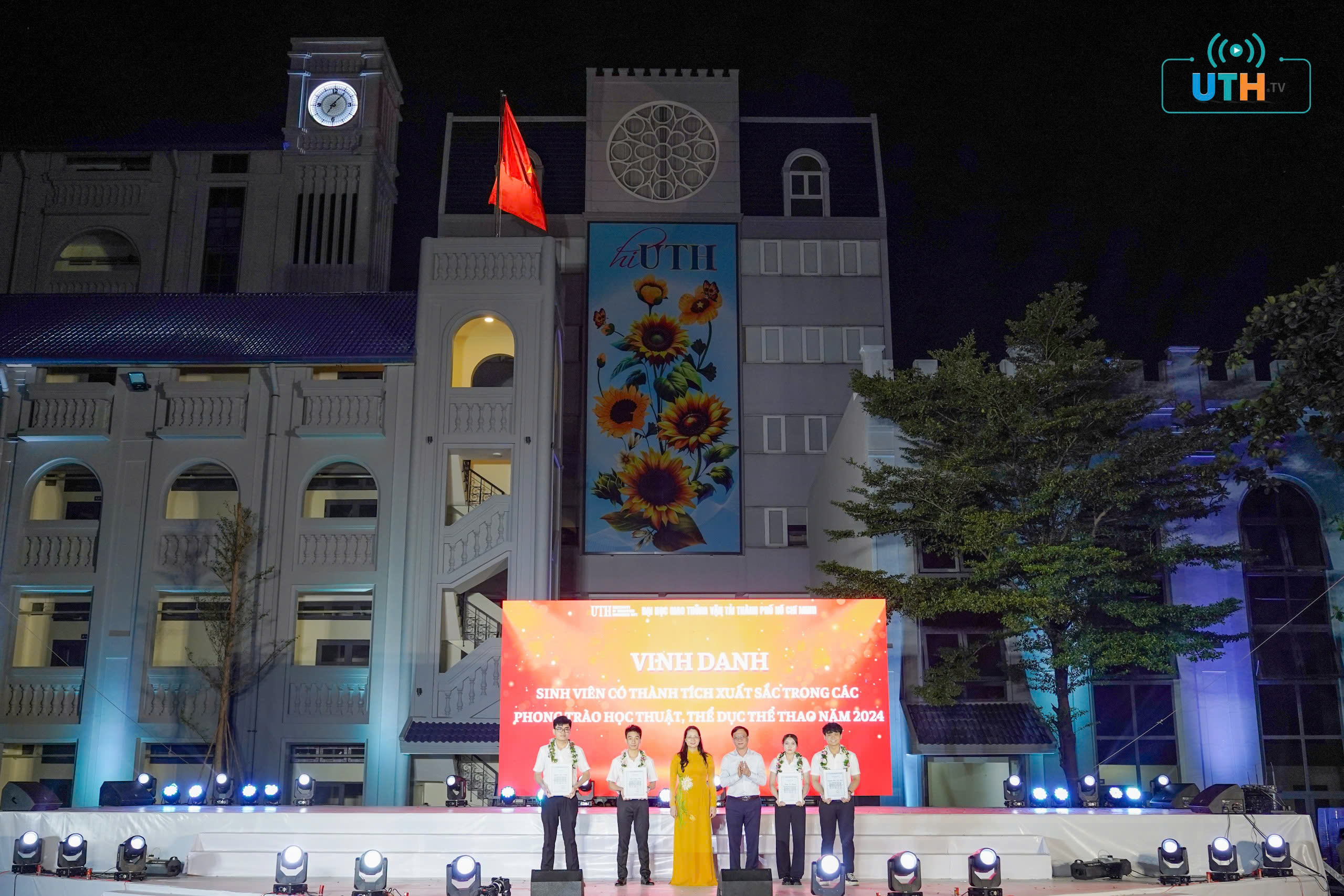 Sinh viên Đại học GTVT TP.HCM bùng nổ cảm xúc ngày hội "Light up the Night"- Ảnh 3.