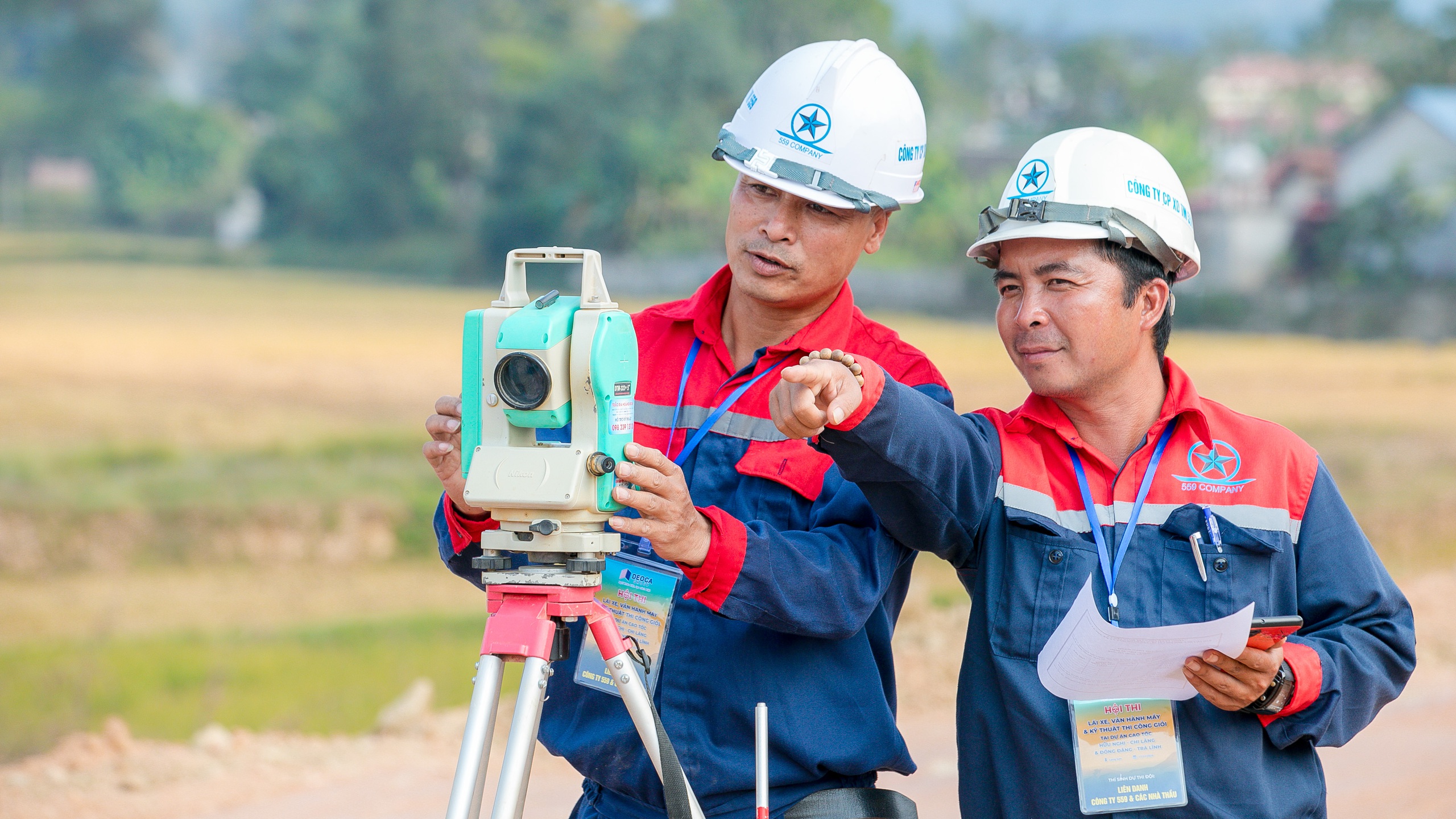 Gần 100 công nhân hai cao tốc lớn tranh tài vận hành máy và kỹ thuật thi công- Ảnh 3.