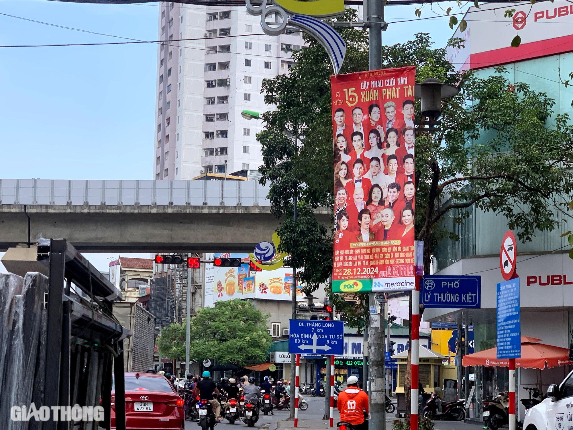 Xuân Phát Tài treo băng rôn nhếch nhác: Sở VHTT nói đã cấp phép, phòng chưa nắm được- Ảnh 1.