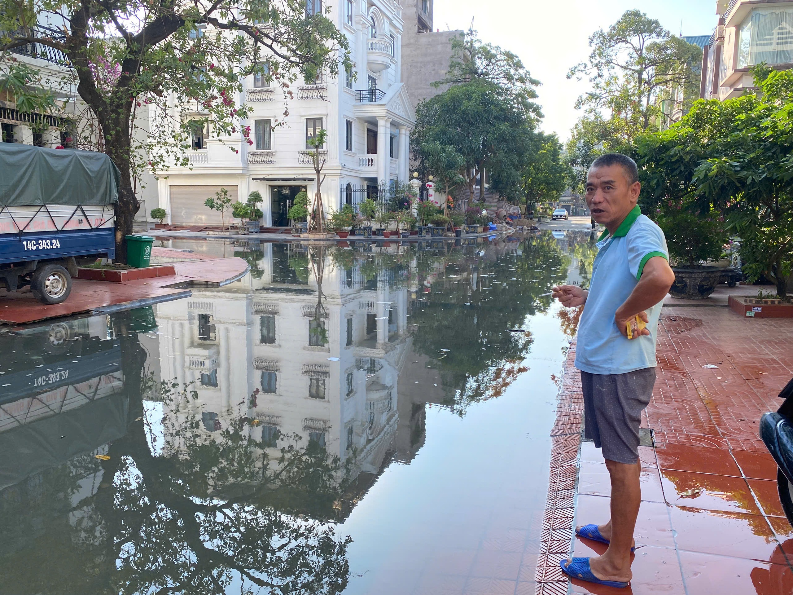 Đã thảm nhựa tuyến đường dự án chống lụt khu biệt thự triệu đô do Báo Giao thông phản ánh- Ảnh 3.