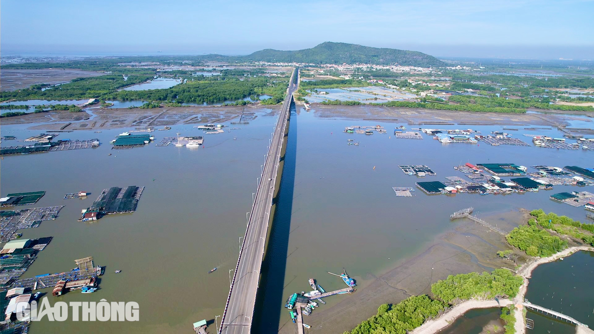 Ba cầu lớn và những cung đường thúc đẩy phát triển kinh tế, du lịch xã đảo Long Sơn - Ảnh 2.