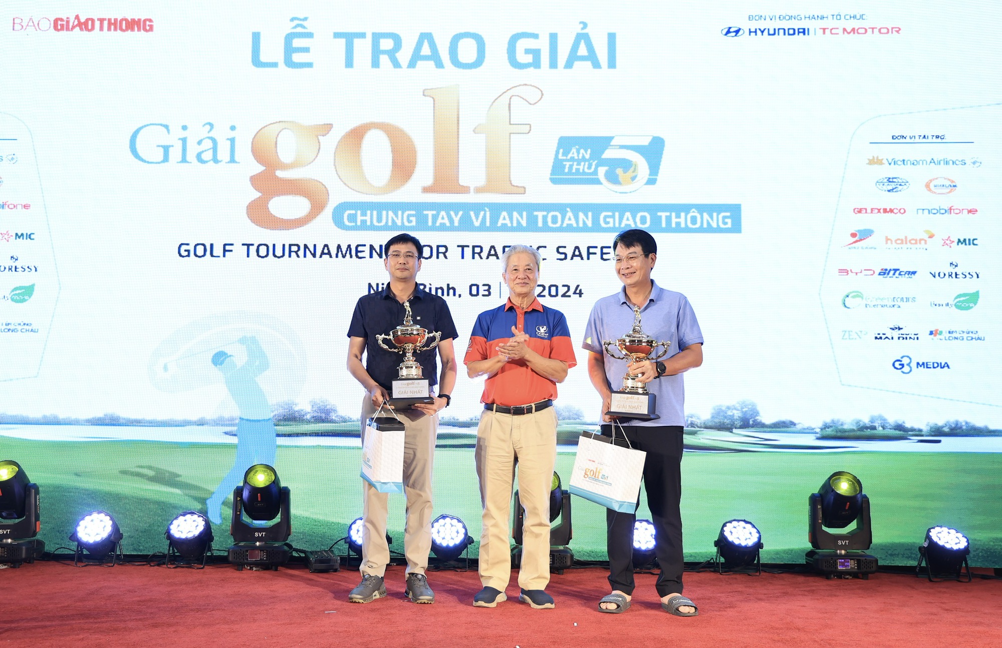 Đấu giá bức tranh của họa sĩ Hong Kong tại Giải Golf Chung tay vì ATGT 2024 - Ảnh 3.