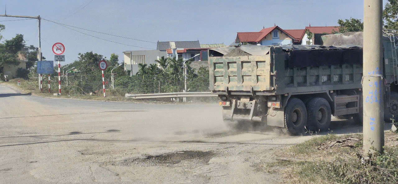 Bắc Ninh: Bến thủy nội địa tiếp tay xe cơi nới thành thùng?- Ảnh 6.