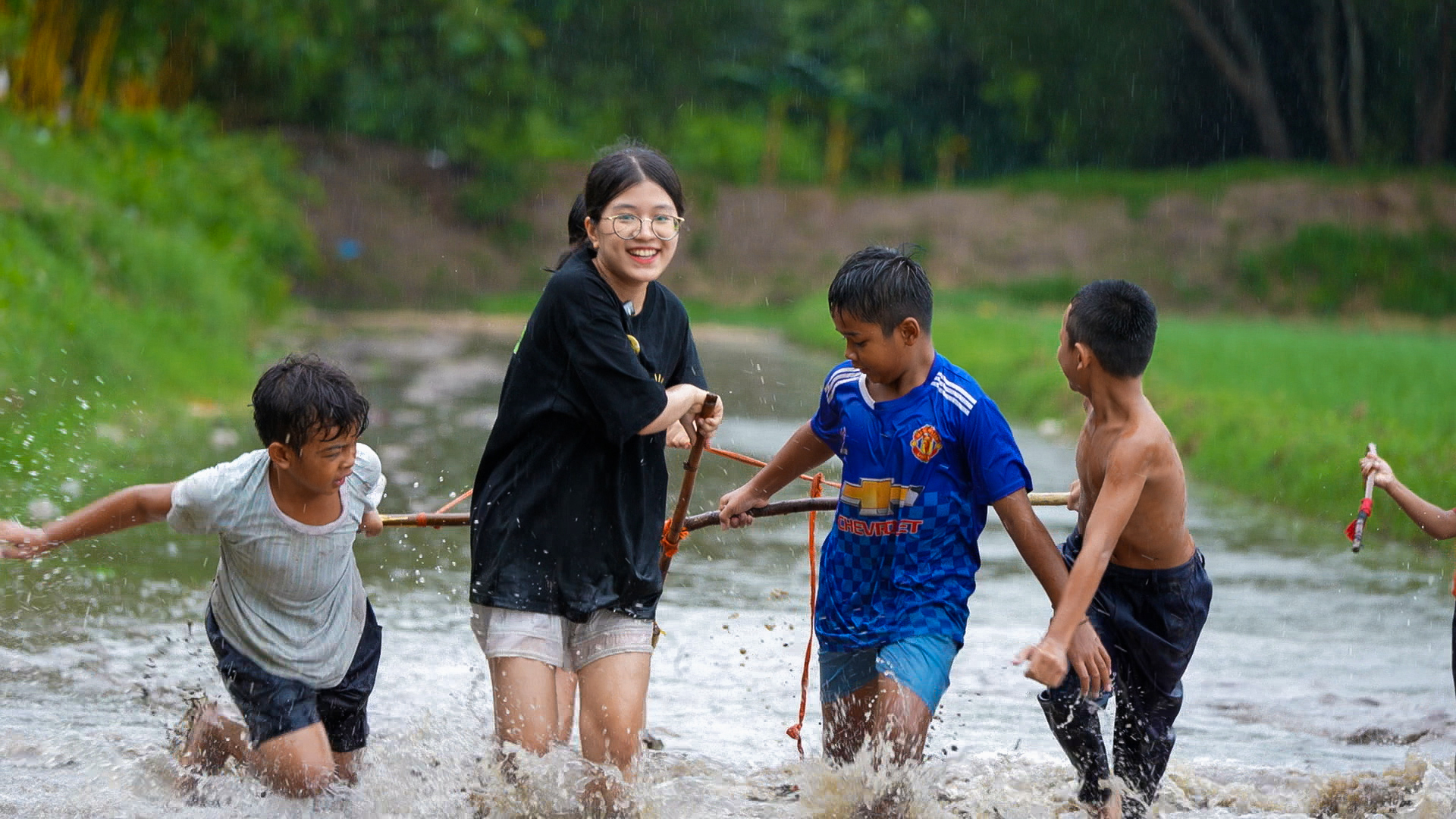 Nhạc sĩ Nguyễn Văn Chung: “Chuyến đi với con là để bù đắp tuổi thơ cho chính tôi”- Ảnh 7.