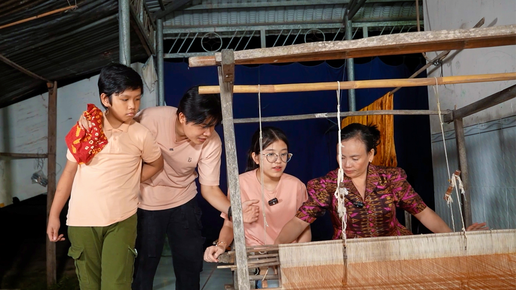 Nhạc sĩ Nguyễn Văn Chung: “Chuyến đi với con là để bù đắp tuổi thơ cho chính tôi”- Ảnh 12.