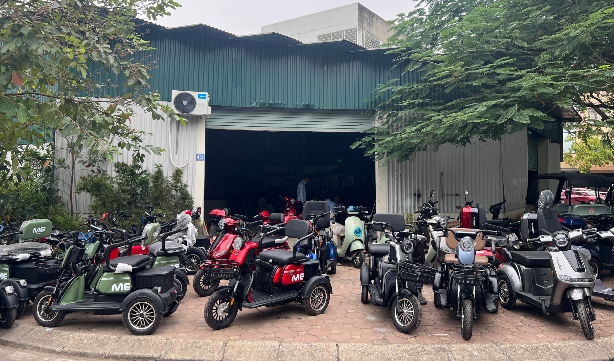 Xe điện ba bánh có được phép lưu thông?- Ảnh 1. Xe điện ba bánh có được phép lưu thông?- Ảnh 1.