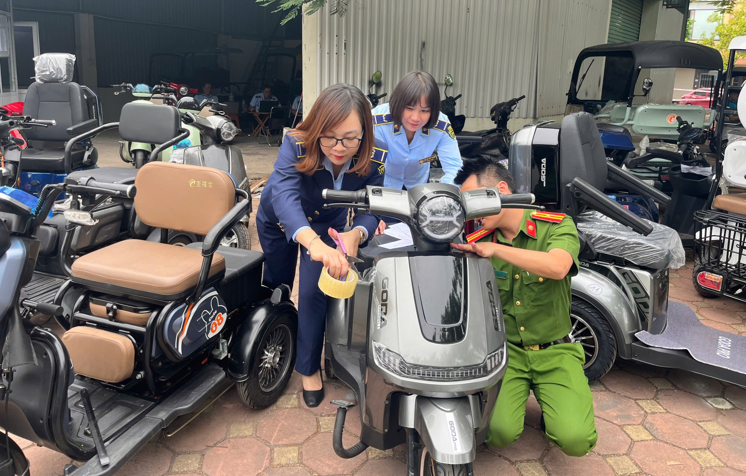 Xe điện ba bánh có được phép lưu thông?- Ảnh 2. Xe điện ba bánh có được phép lưu thông?- Ảnh 2.