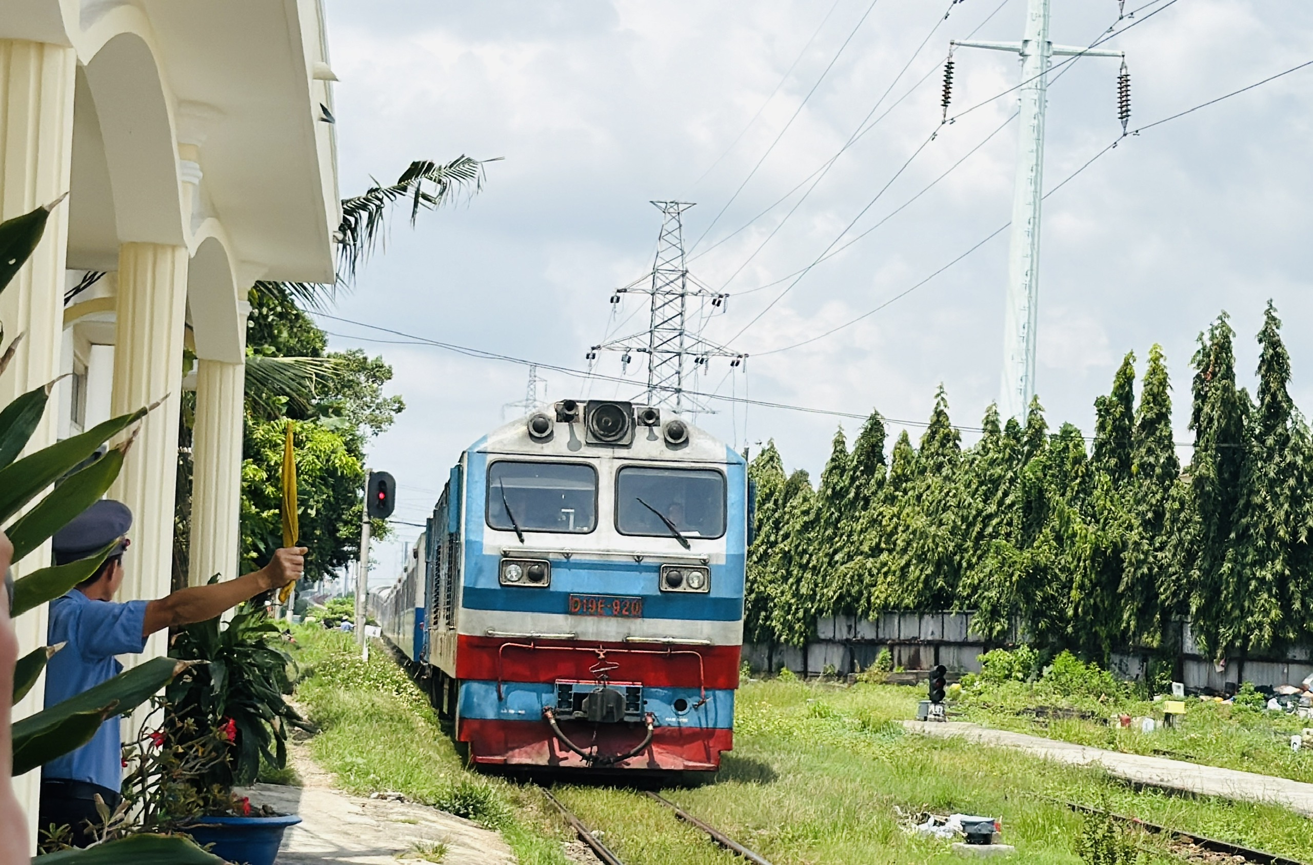 Cháy vé tàu Tết đợt cao điểm tại TP.HCM- Ảnh 2.