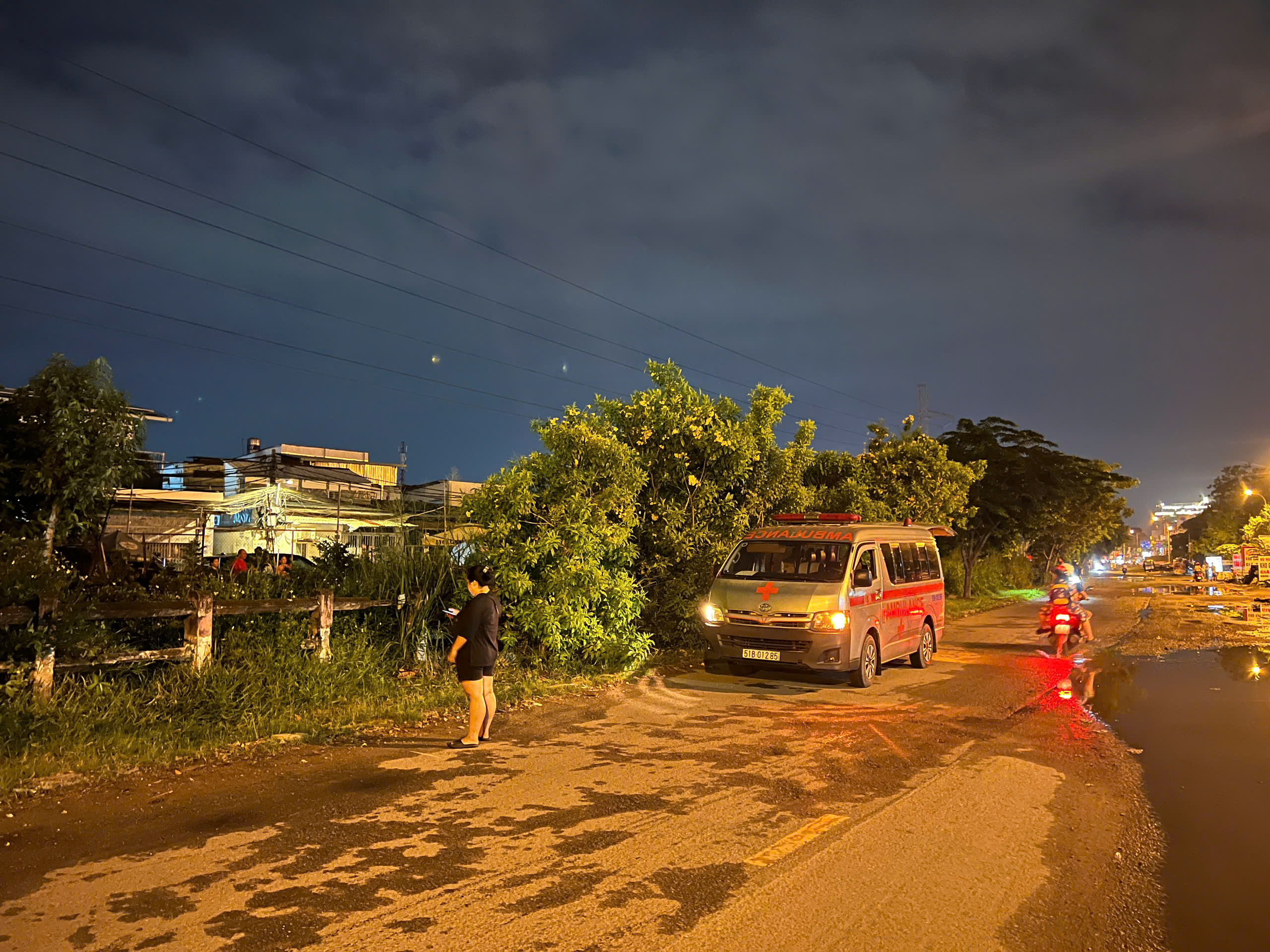 Đi bộ trên đường ray, người đàn ông bị tàu tông tử vong- Ảnh 2.