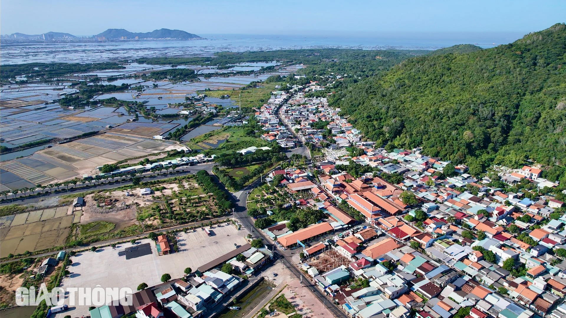 Ba cầu lớn và những cung đường thúc đẩy phát triển kinh tế, du lịch xã đảo Long Sơn - Ảnh 5.