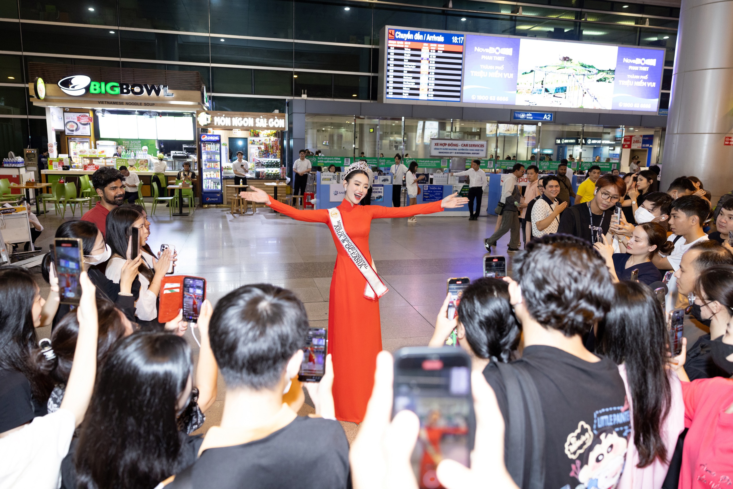 Á hậu 3 Miss Intercontinental 2024 Khánh Linh về nước: Đại diện Việt Nam thắng lớn 3 năm- Ảnh 2.