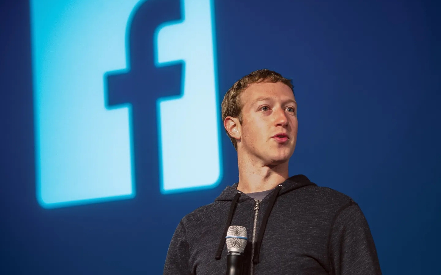 CEO Mark Zuckerberg có động thái bất ngờ sau cuộc gặp riêng với ông Trump