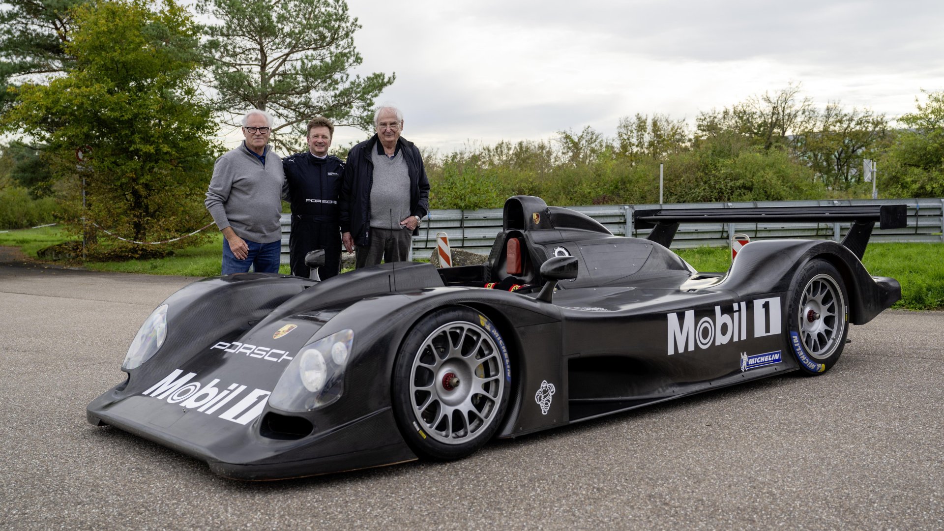 Xe đua cổ Porsche LMP 2000 lần đầu lăn bánh trên đường đua- Ảnh 7.
