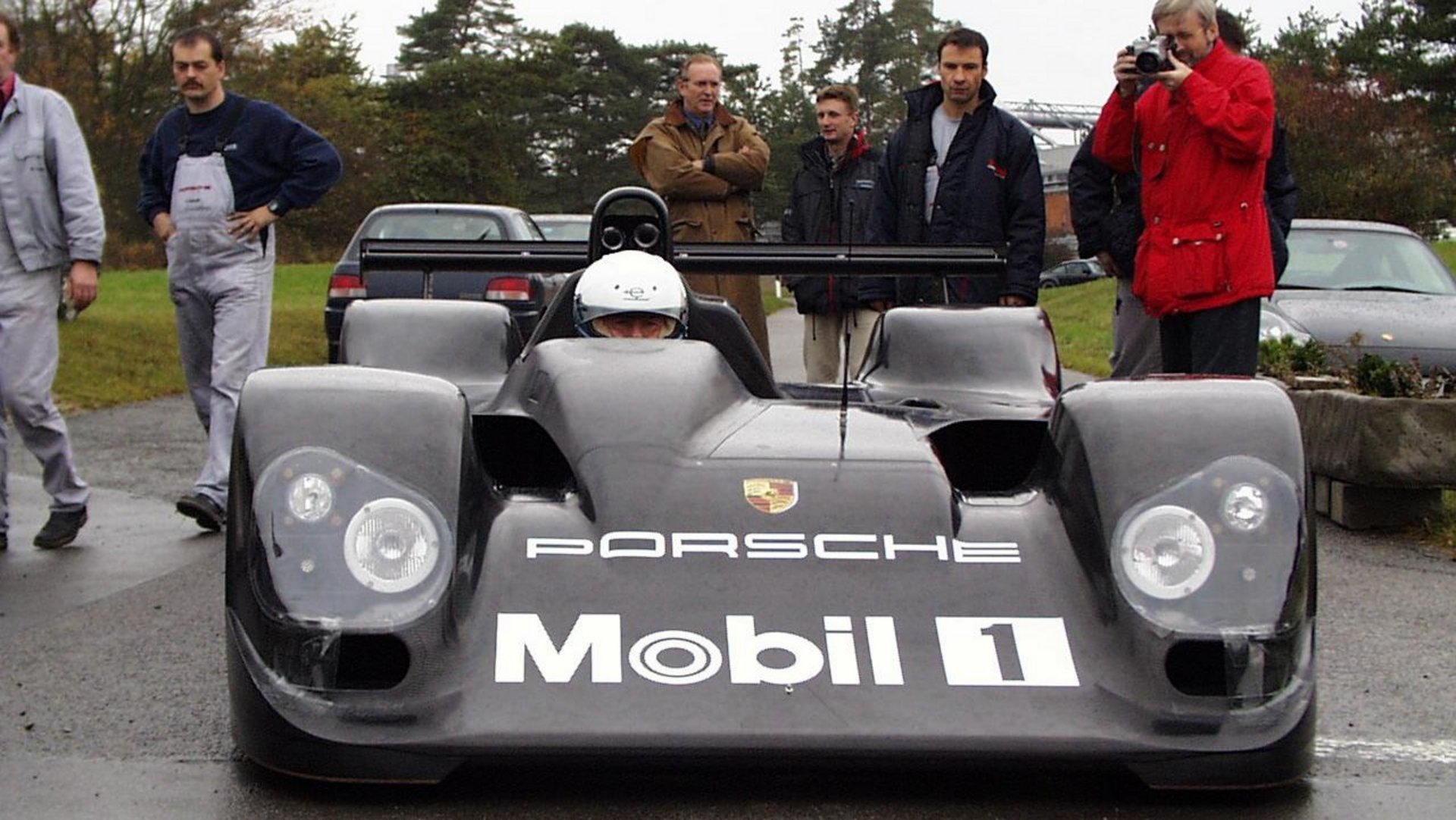 Xe đua cổ Porsche LMP 2000 lần đầu lăn bánh trên đường đua- Ảnh 4.