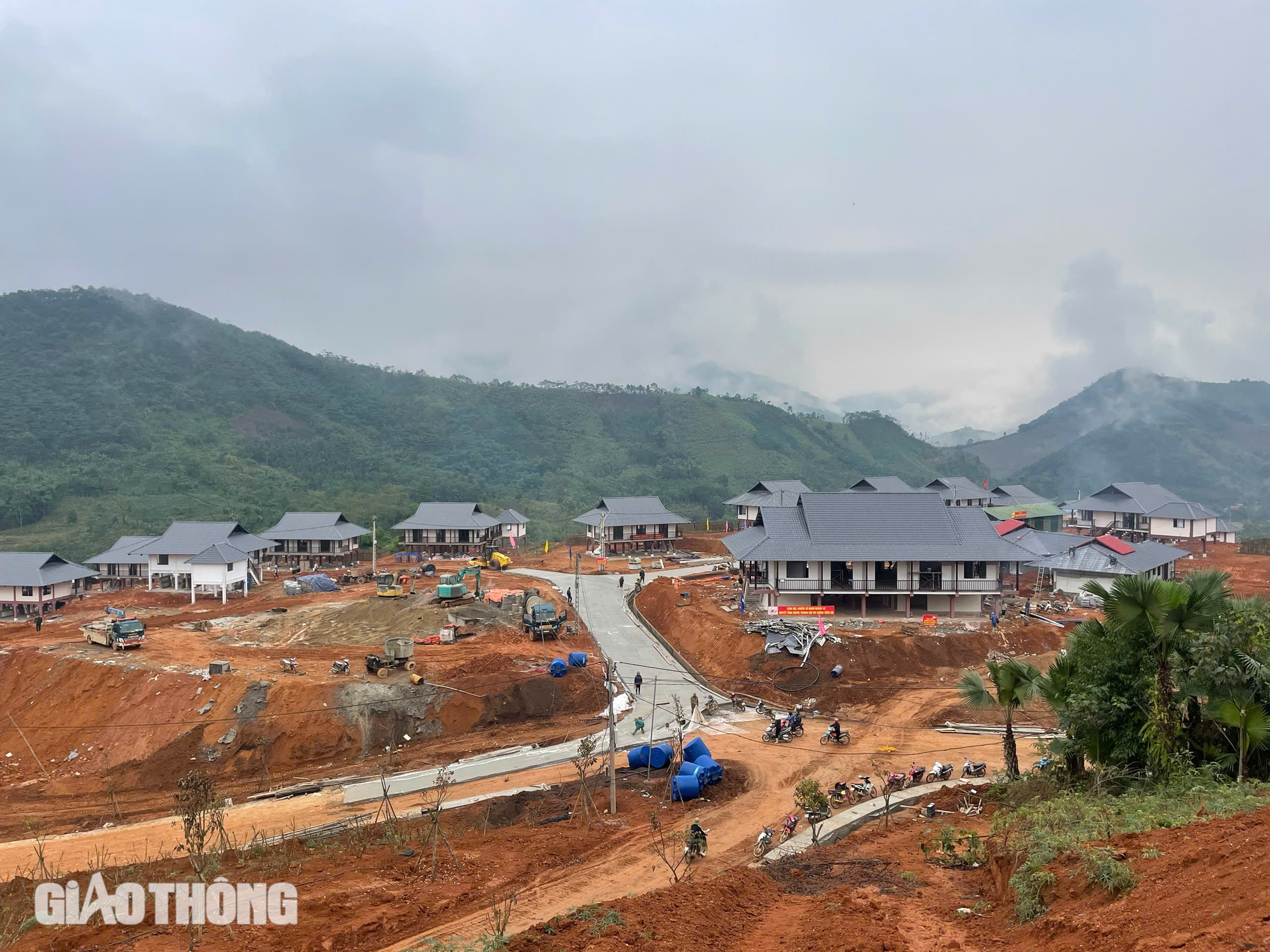 Diện mạo khu tái định cư Làng Nủ trước ngày bàn giao- Ảnh 1.