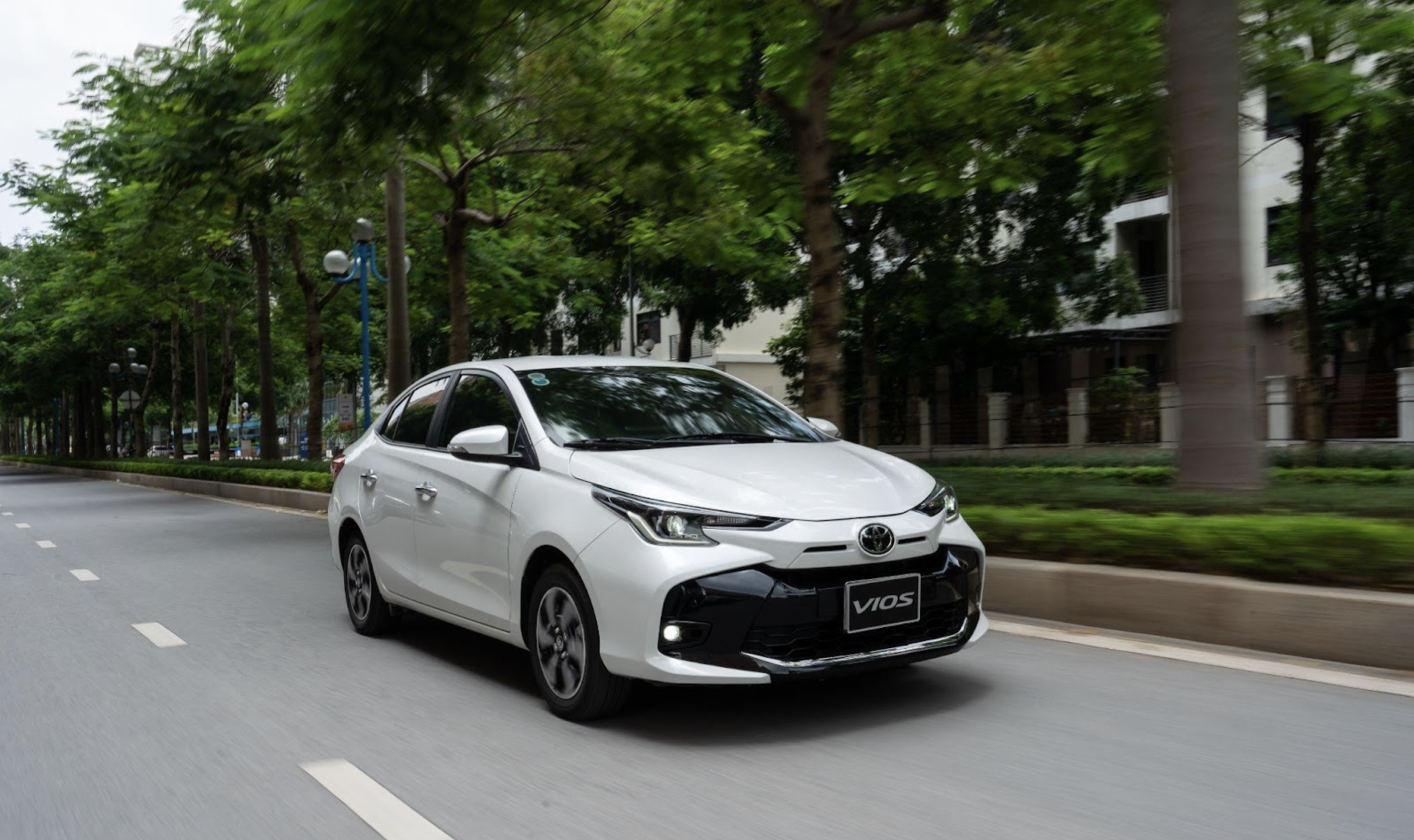 Toyota hâm nóng thị trường ô tô bằng ưu đãi 100% lệ phí trước bạ- Ảnh 2.