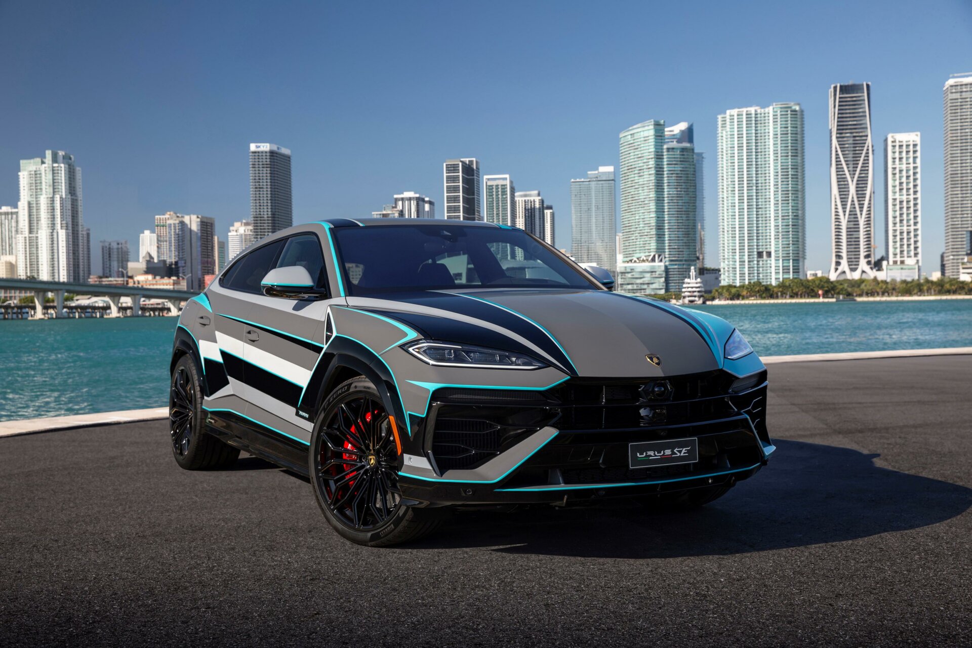 Lamborghini Urus SE với lớp sơn độc nhất vô nhị- Ảnh 1.