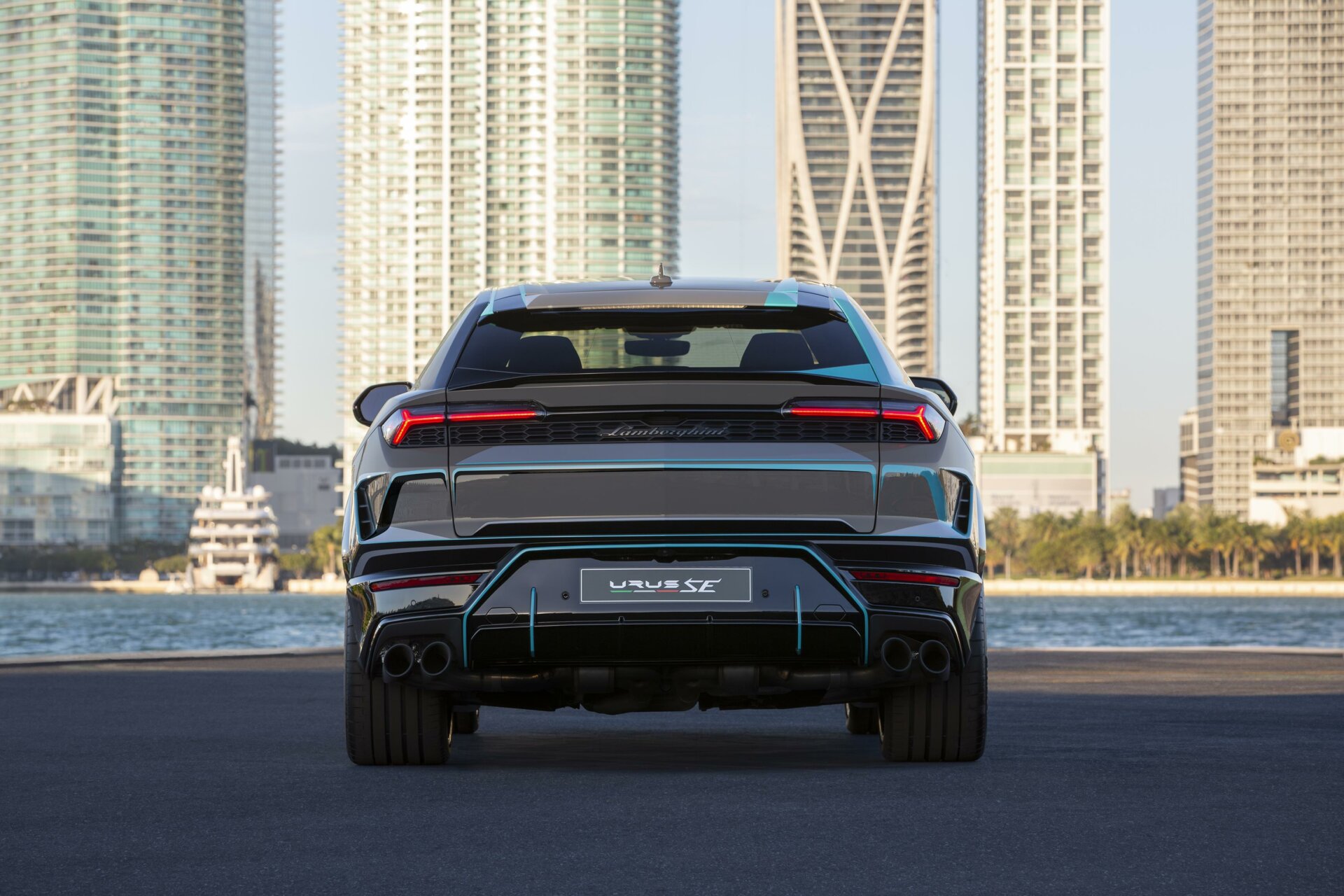 Lamborghini Urus SE với lớp sơn độc nhất vô nhị- Ảnh 4.