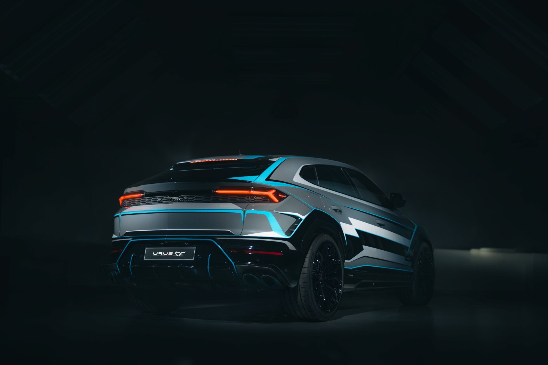 Lamborghini Urus SE với lớp sơn độc nhất vô nhị- Ảnh 3.