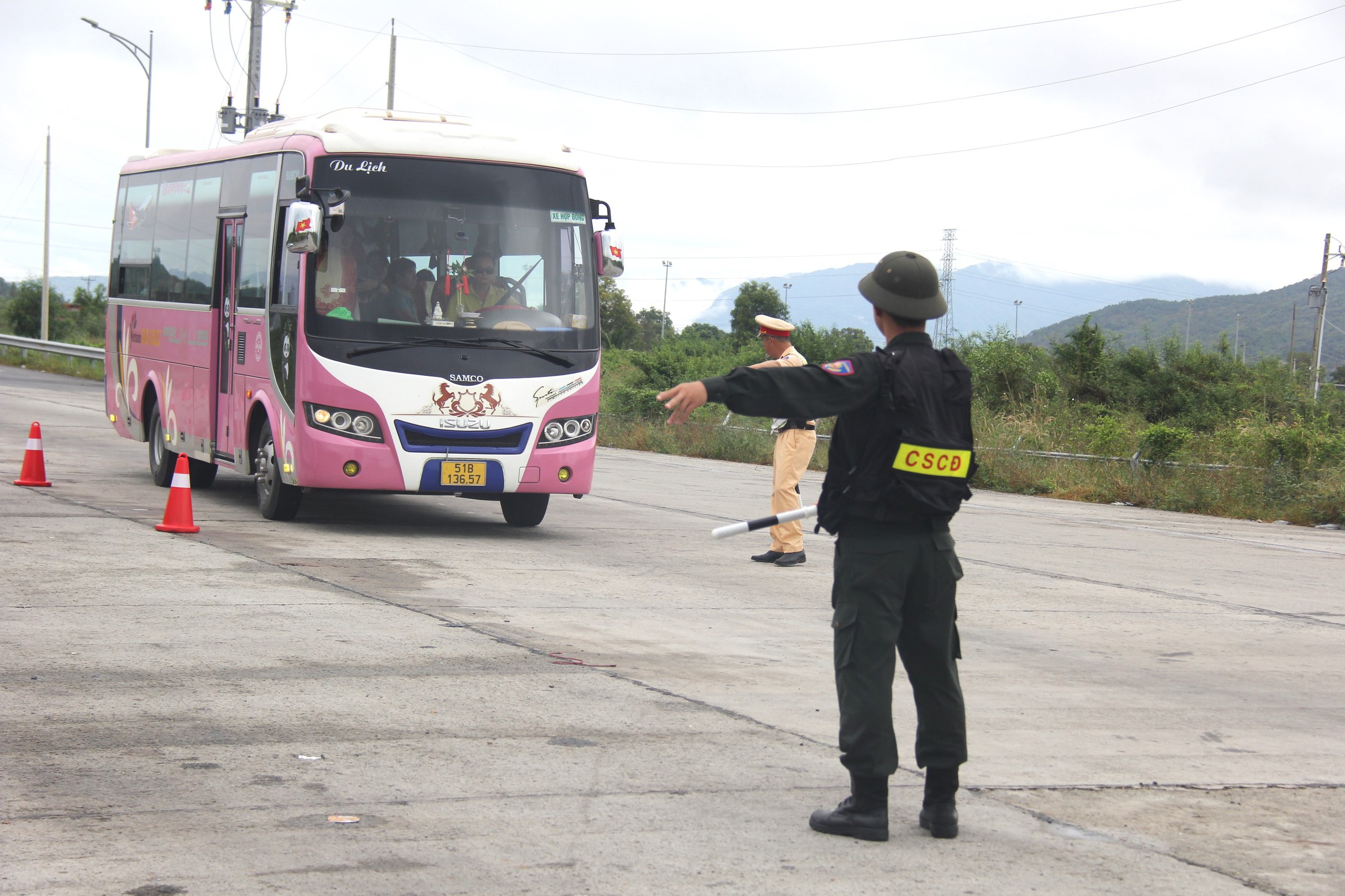 CSGT tổng kiểm tra ô tô trên cao tốc TP.HCM đi Nha Trang- Ảnh 10.