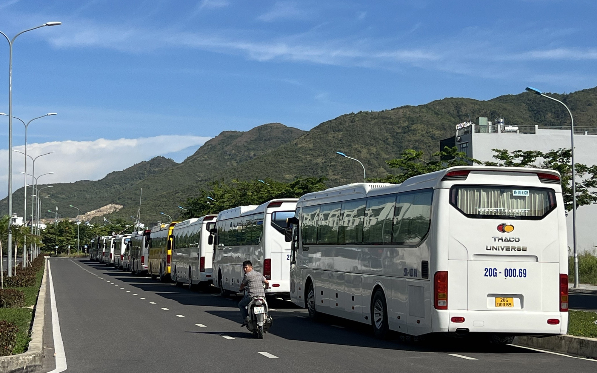 Xe du lịch trên 29 chỗ bị cấm vào trung tâm Nha Trang: Ngành du lịch Khánh Hòa nói gì?