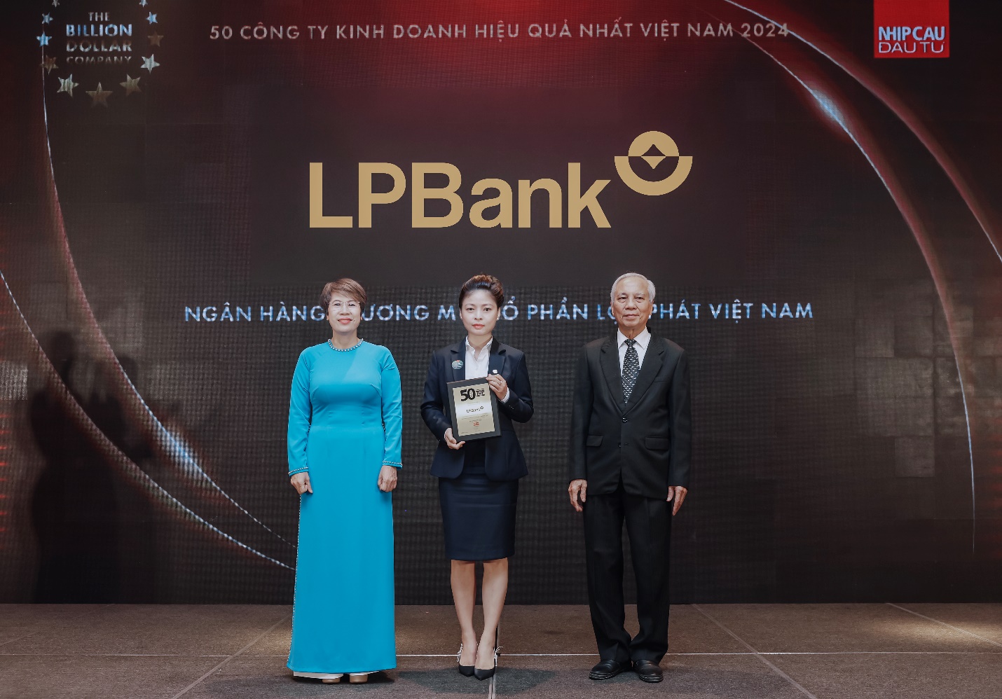 LPBank lọt top đầu 50 Doanh nghiệp kinh doanh hiệu quả và Nhà tuyển dụng được yêu thích- Ảnh 1.