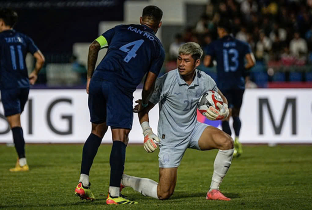 Thủ môn Campuchia bị điều tra bán độ sau trận thua Singapore ở AFF Cup- Ảnh 1.