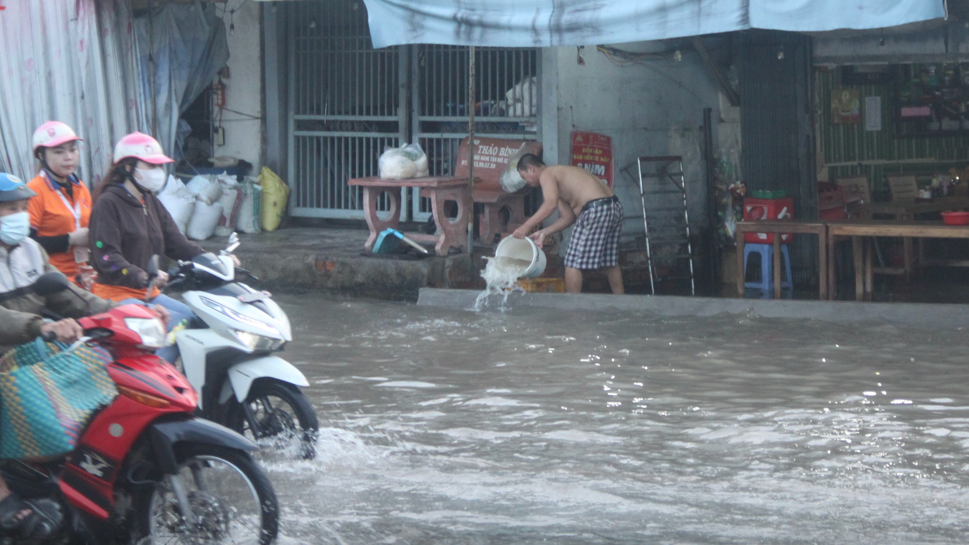 Cà Mau: Dự báo triều cường vượt mức báo động 3, nguy cơ ngập lụt diện rộng - Ảnh 1.