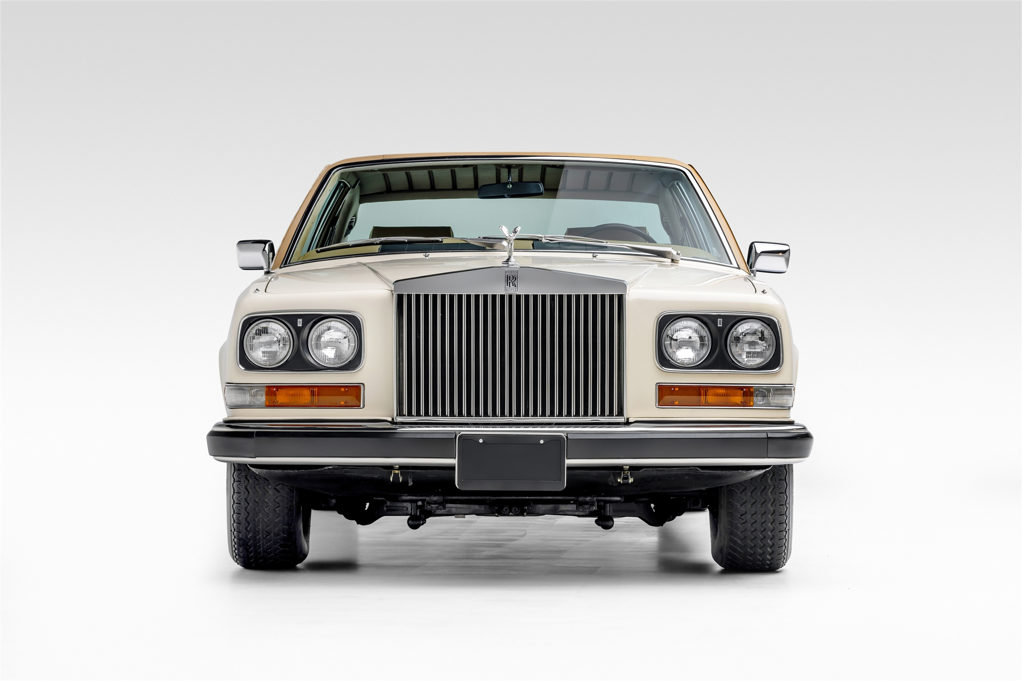 Rolls-Royce Camargue - mẫu xe cổ điển sang trọng- Ảnh 1.