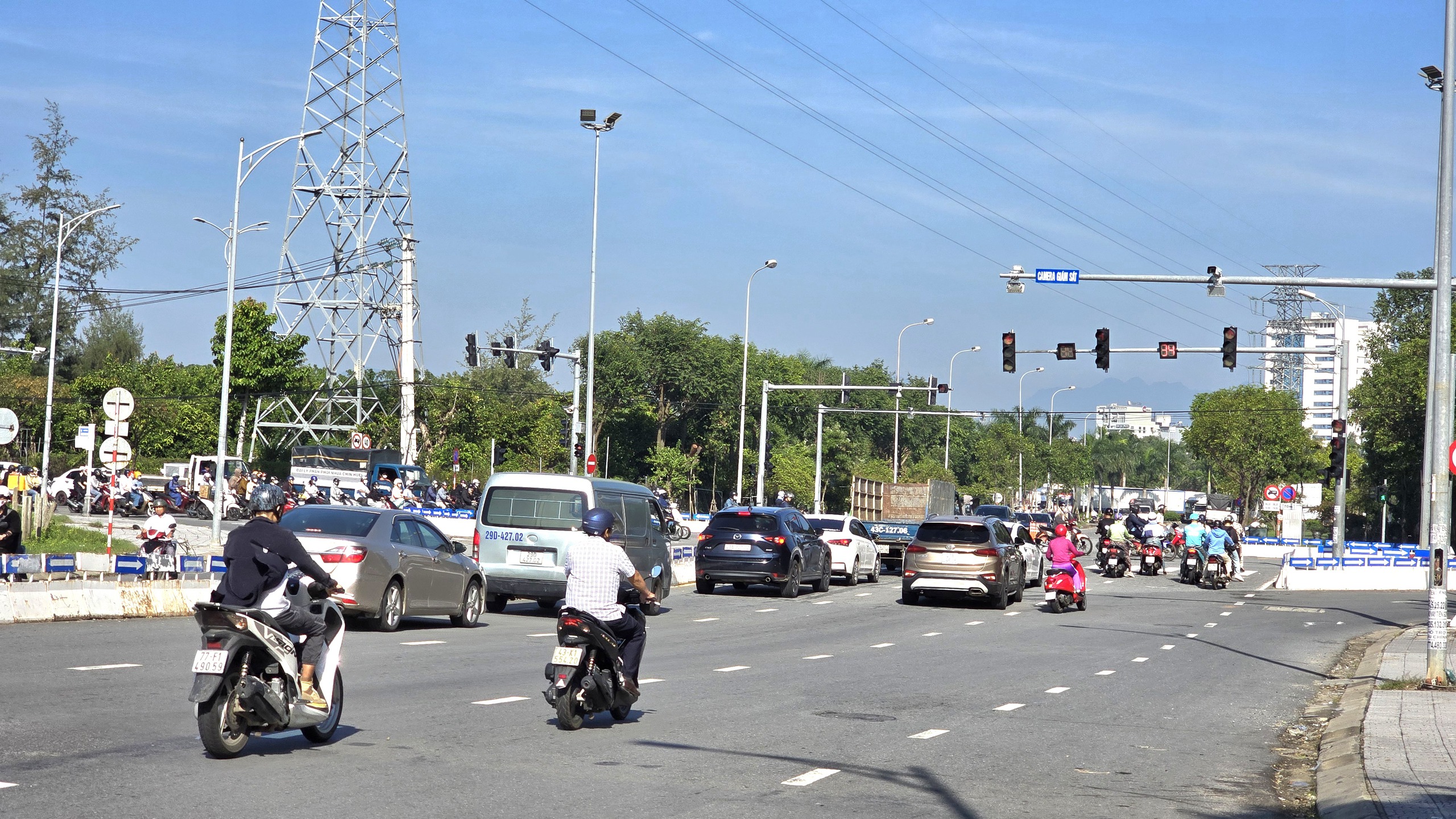 Gia tăng ùn tắc, Đà Nẵng tổ chức lại nút giao cầu Hòa Xuân - Thăng Long- Ảnh 2.