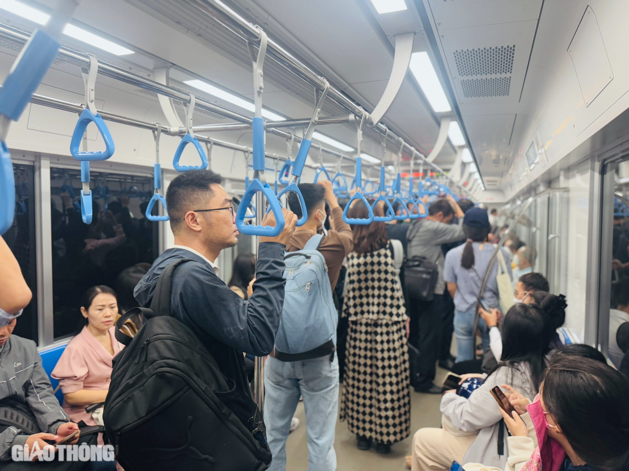 Ngày đi làm, đi học đầu tiên bằng metro, người dân TP.HCM chia sẻ gì?- Ảnh 6.