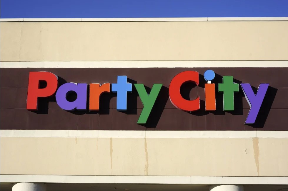 Chuỗi bán lẻ Party City nộp đơn xin phá sản, cạnh tranh ngày càng khốc liệt ở Mỹ- Ảnh 1.