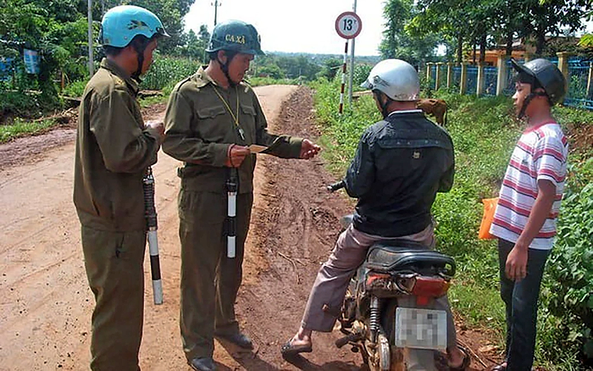 Công an xã được xử lý vi phạm giao thông khi nào?- Ảnh 1.