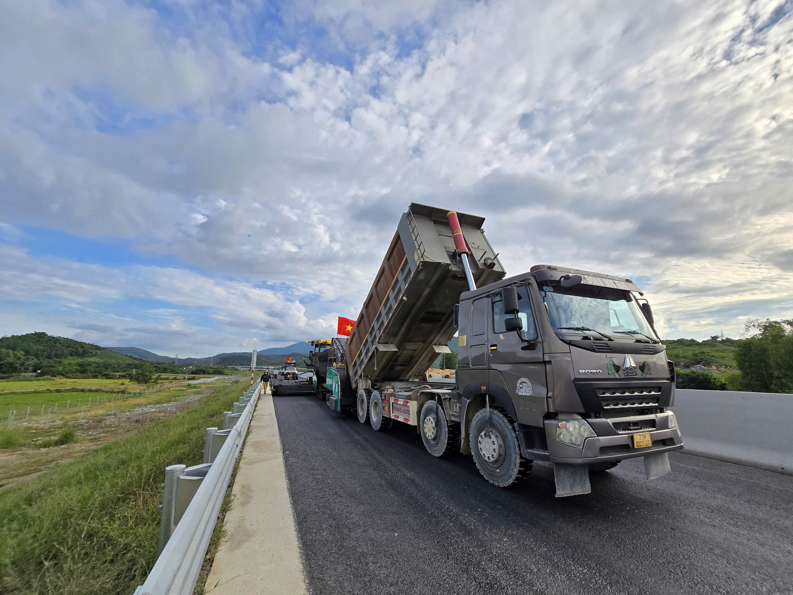 Bộ trưởng GTVT: Tránh tâm lý nóng vội, đảm bảo chất lượng thực hiện 3.000km cao tốc- Ảnh 3.