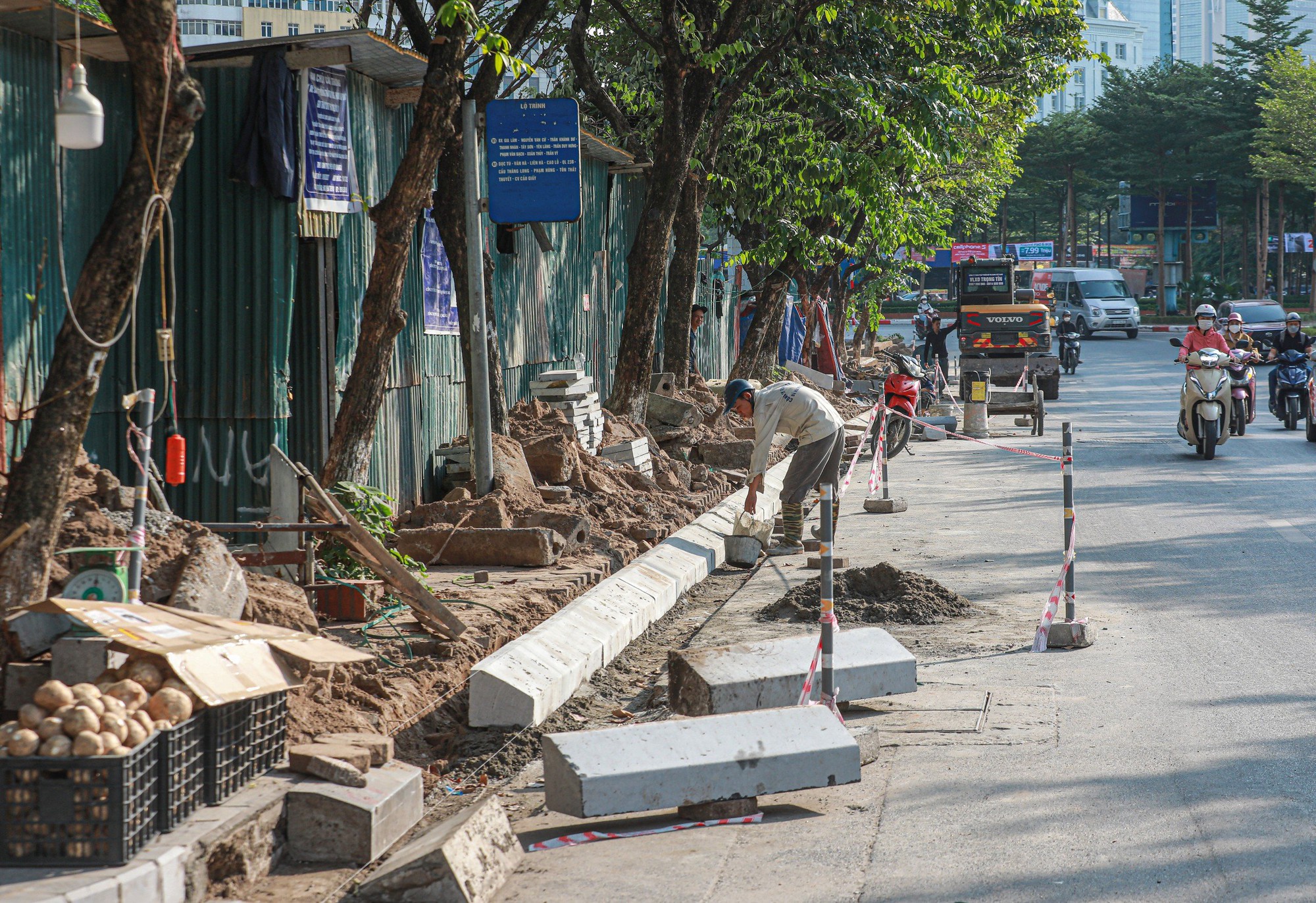 Chủ tịch Hà Nội chấn chỉnh việc đào xới vỉa hè dịp cuối năm- Ảnh 1.