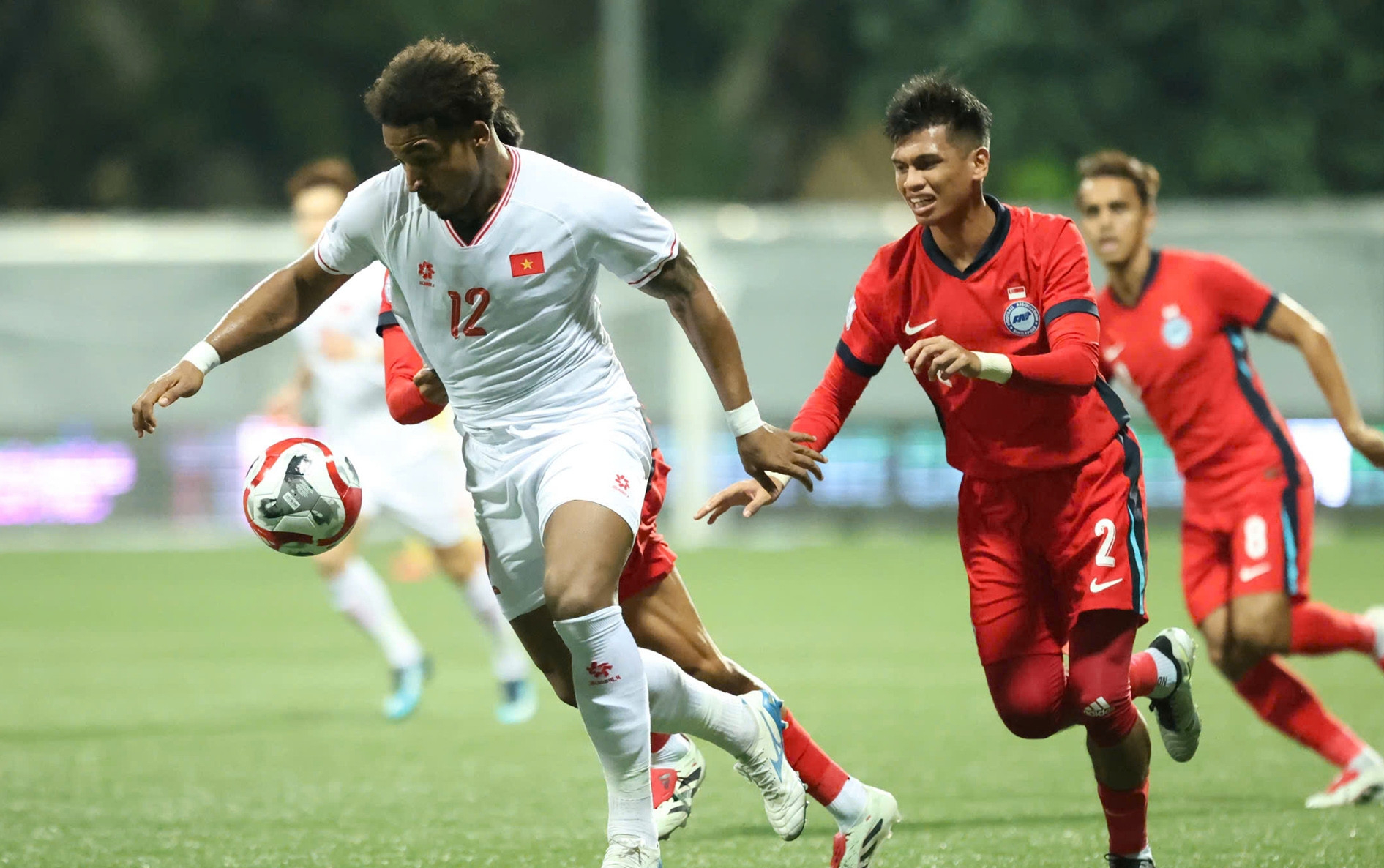 AFF Cup 2024: Ghi 2 bàn trong 3 phút, tuyển Việt Nam thắng đẹp Singapore- Ảnh 1.