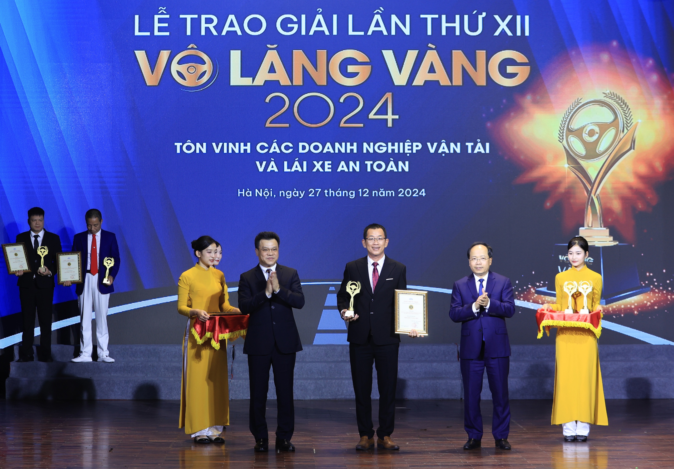 Vô lăng vàng 2024: Tôn vinh doanh nghiệp vận tải, lái xe an toàn, tận tâm- Ảnh 1.