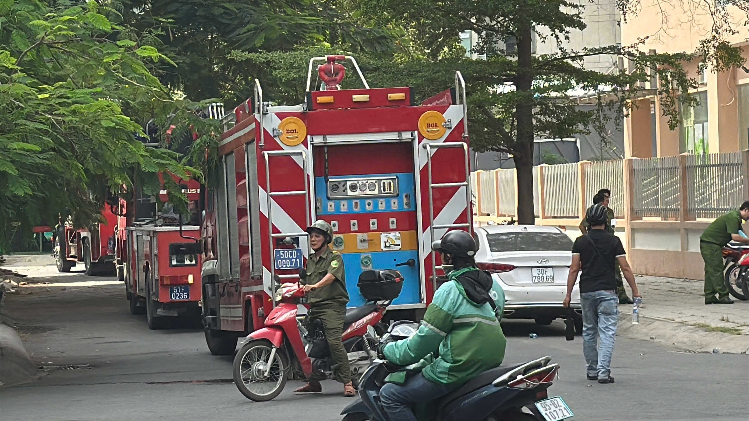 Lại cháy ở TP Thủ Đức, nhiều người hoảng loạn- Ảnh 2.