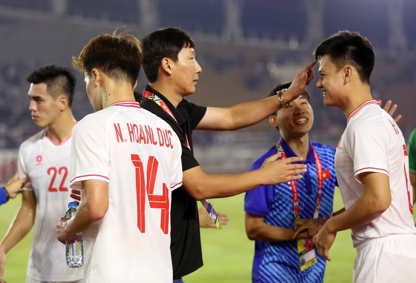 HLV Kim Sang-sik làm điều hiếm thấy trong hành trình vào chung kết AFF Cup của Việt Nam- Ảnh 1.